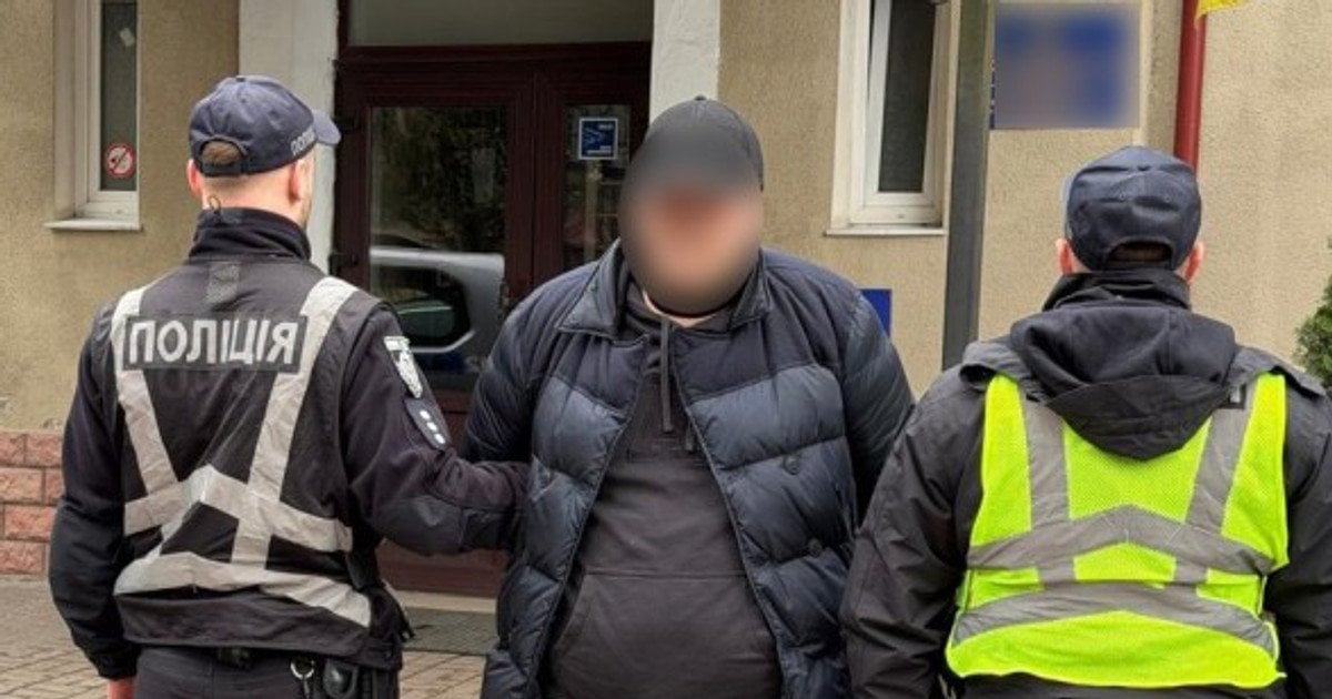 Державна митна служба підтвердила: чоловік, який перерізав горло військовому ТЦК у Львові, працює на митниці.