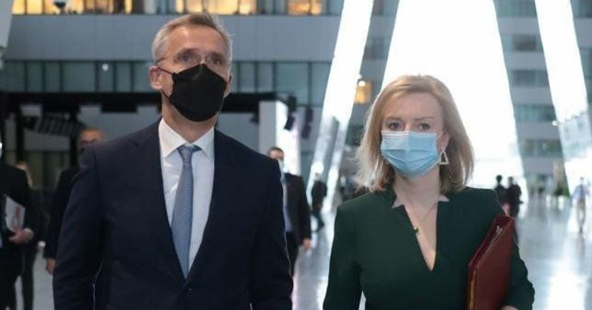 Вторжение России в Украину выглядит очень вероятным – Трасс после встречи со Столтенбергом