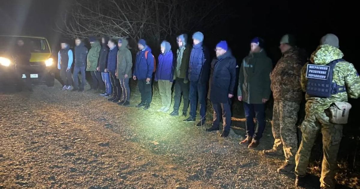 "З 8 Березня": українські прикордонники потролили чоловіків, які намагалися втекти з України за кордон (відео)