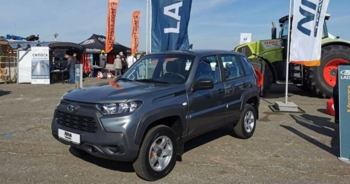 "Хто це гівно купить": українців обурила презентація LADA Niva на виставці у Вінниці