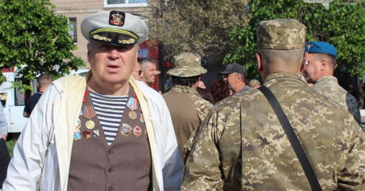 В Запорожье во время акций к 9 мая в противостоянии столкнулись около 500 человек - СМИ