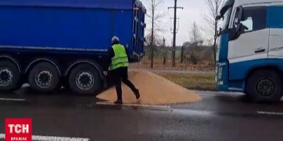 Польща перепросила за розсипане українське зерно, але вибачення нагадує виправдання