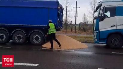 Польша извинилась за рассыпанное украинское зерно, но прощение напоминает оправдание