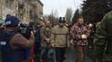 Боевики пообещали не проводить парад пленных и не расстреливать их.