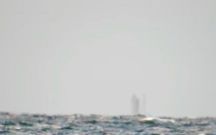 Корабль-призрак: на Великих озерах в США сняли диковинный объект