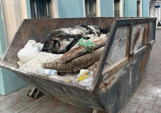 Мертва корова біля музею налякала мешканців Одеси: що сталося