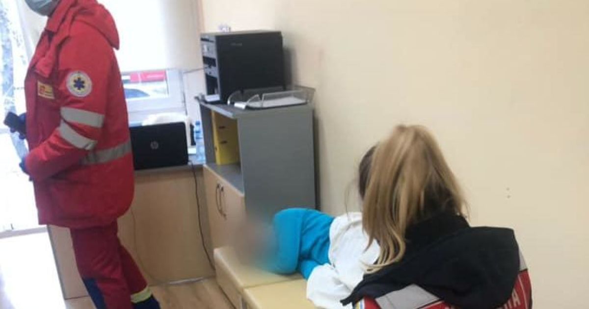 В пригороде Киева второклассник так ударил сверстника по голове, что того увезла скорая: фото