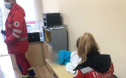 У предмісті Києва другокласник так вдарив однолітка по голові, що того забрала швидка: фото