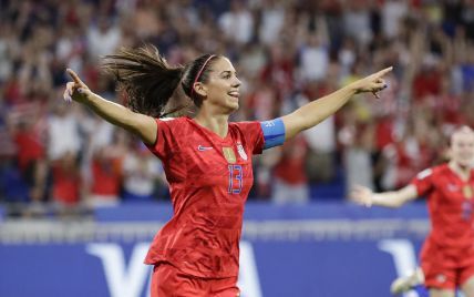 Футболистка сборной США креативно отметила гол в полуфинале Чемпионата мира, ее празднование стало мемом