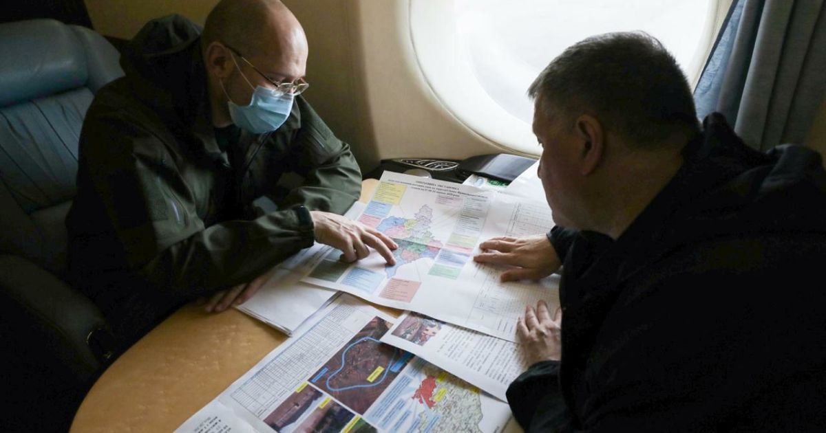 Шмыгаль и Аваков полетели в Ивано-Франковскую область следить за работой ГСЧС