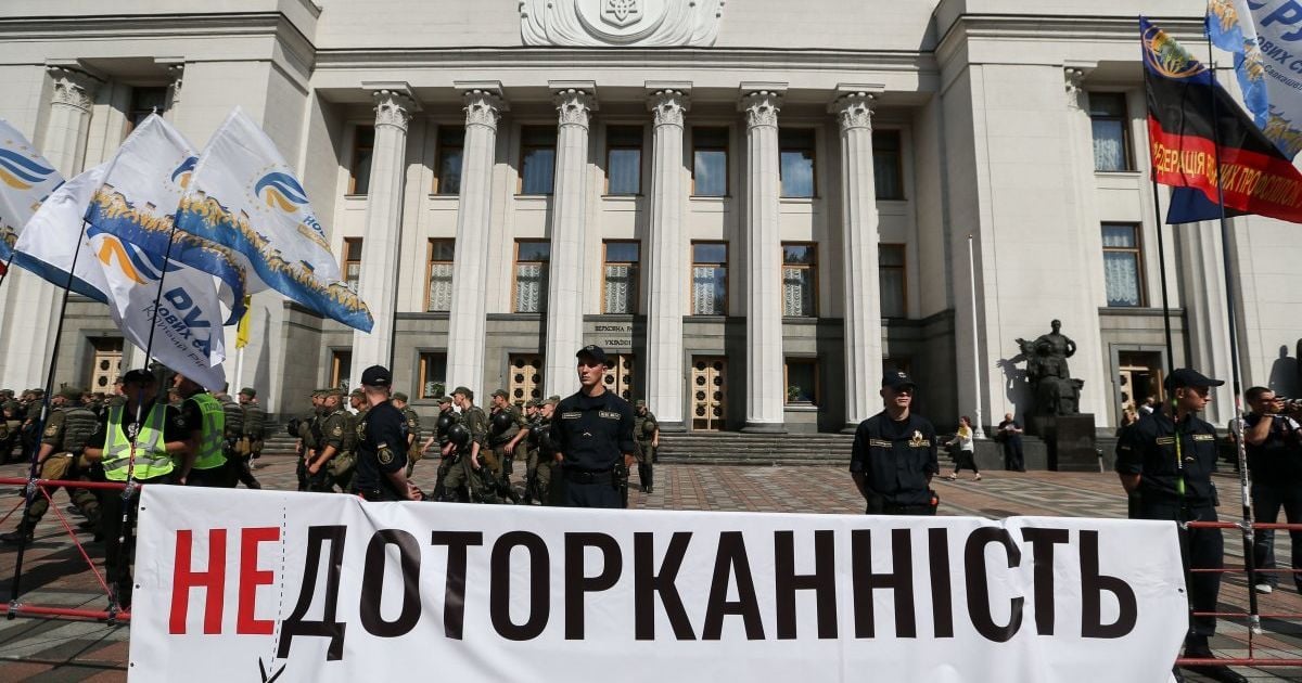Історія доторканних депутатів: із 17 після знятого імунітету до української в'язниці потрапив лише 1