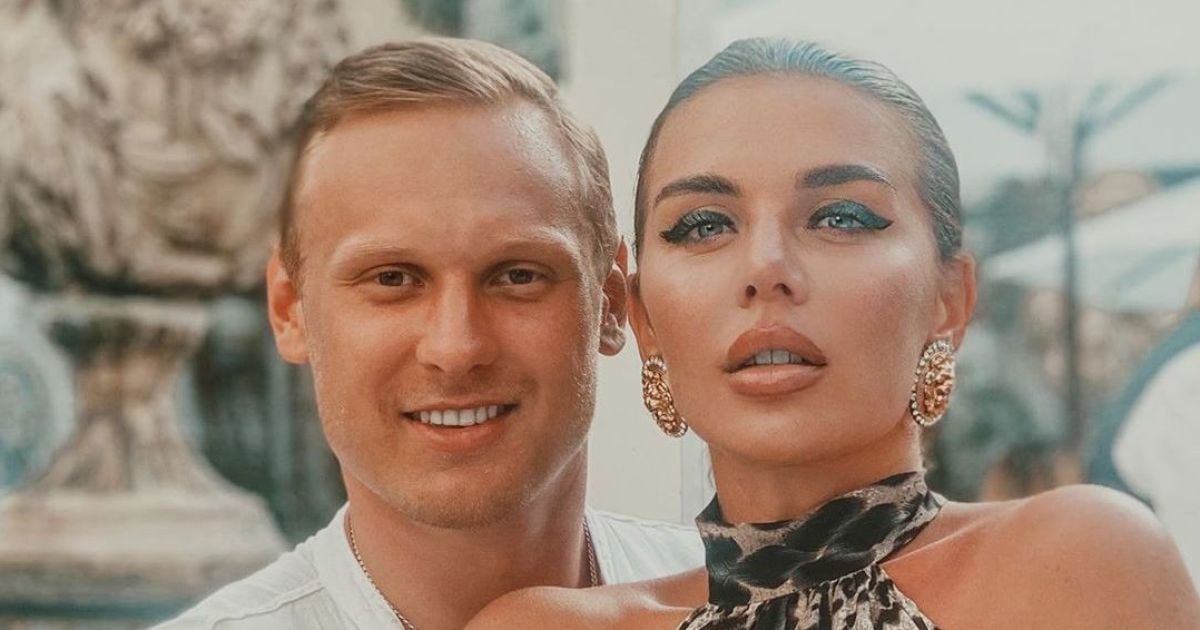 Апетитна Анна Сєдокова у бікіні поділилася пікантним фото з напівоголеним нареченим