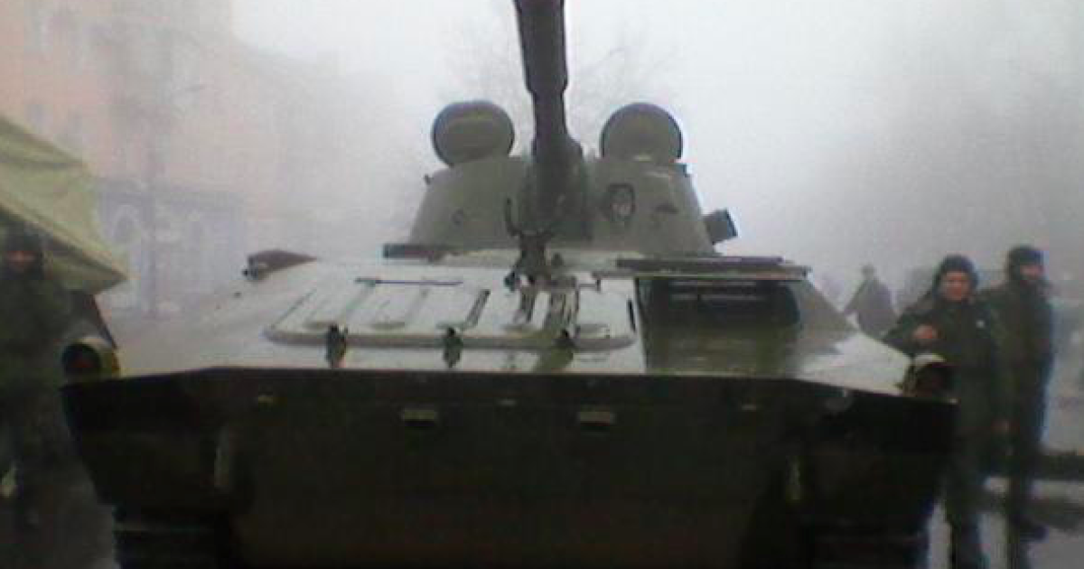 На головній площі міста з'явилося чимало військової техніки