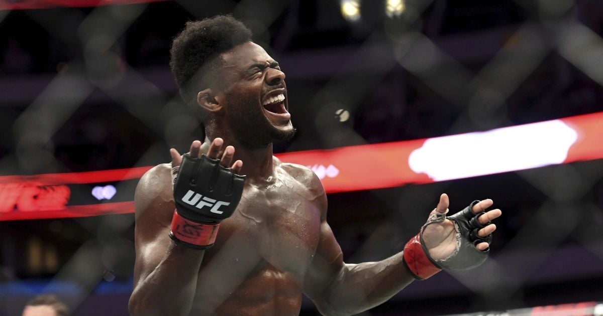 "Колено меня подвело": звезда UFC комично упал на тренировке (видео)