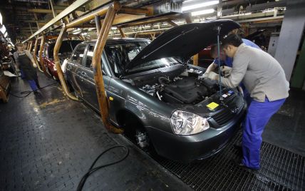 Производство легковых автомобилей в РФ обвалилось более чем в девять раз