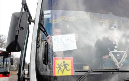 Окупанти зривають евакуацію: під Києвом 50 автобусів заблоковані російськими військовими
