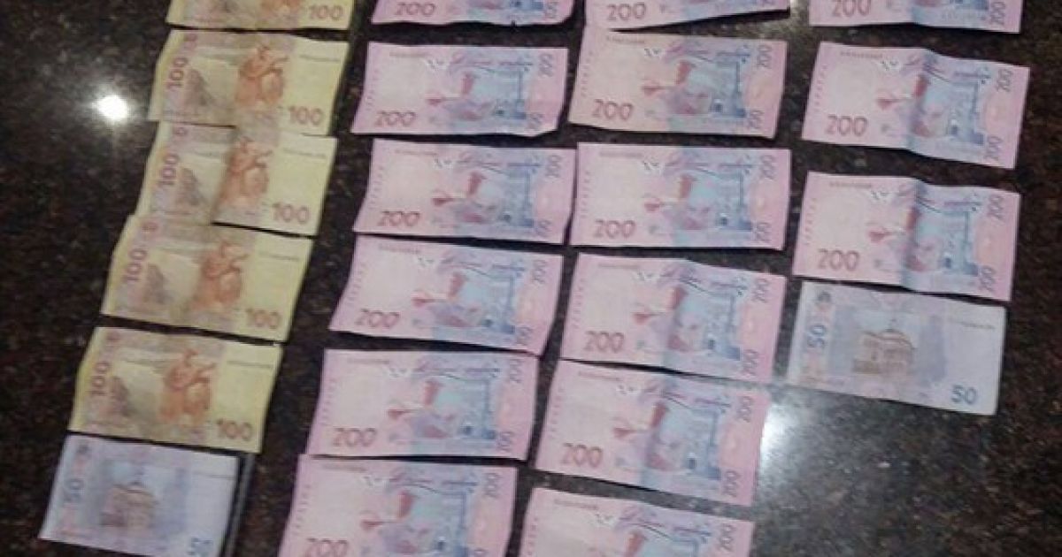 У Дніпрі коп погрожував та вимагав грошей від дитини