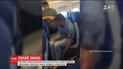 Россиянин устроил драку в самолете при попытке стюарта забрать бутылку алкоголя
