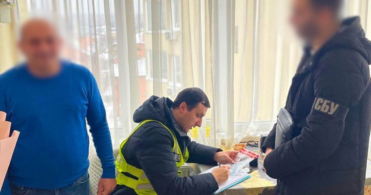 В Києві чоловік влаштував схему виїзду ухилянтів за кордон: "послуга" коштувала 4 тисячі доларів
