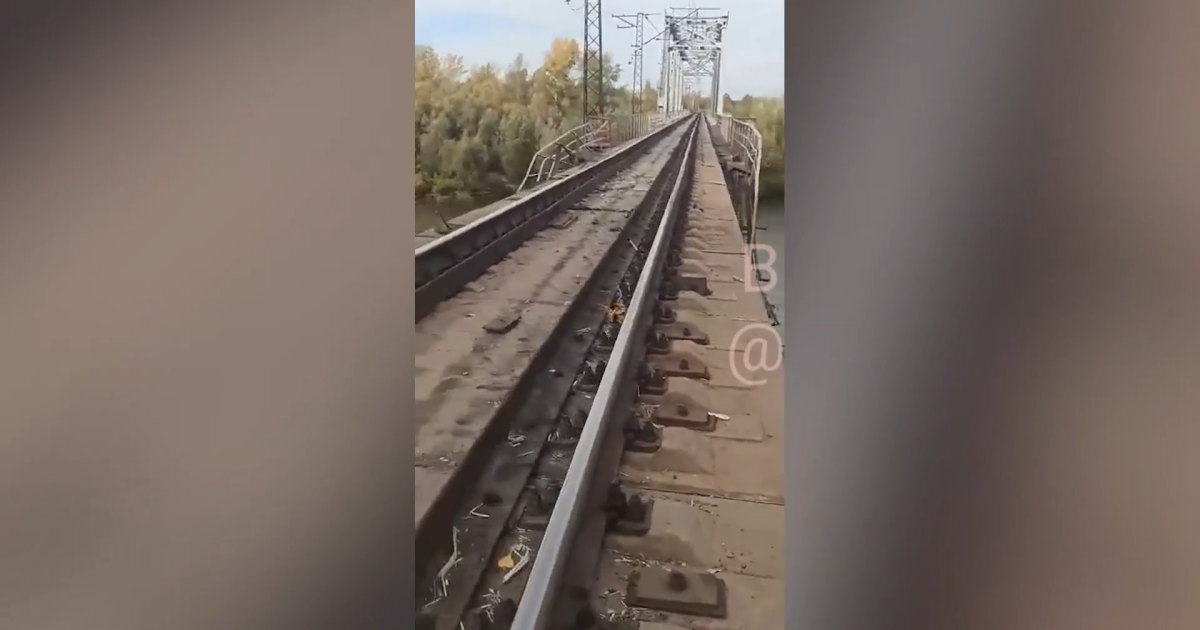 Наслідки вибуху на залізничному мосту в Самарській області Росії