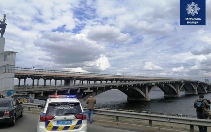 В Киеве из-за сообщения о заминировании перекрыли мост Метро