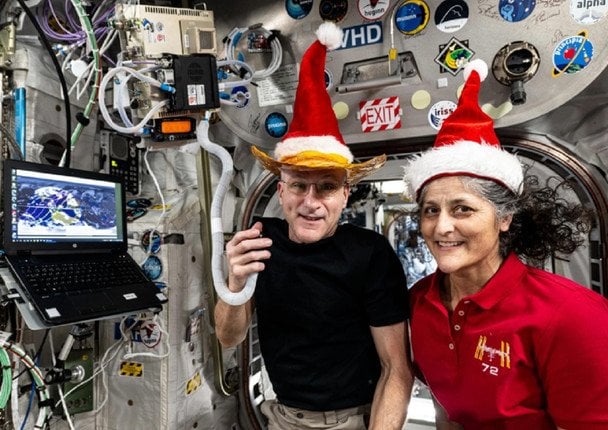Експедиція 72 (2024–2025 рр.): астронавти Дон Петіт та Вільямс спілкуються по радіо під час свят. / © popsci.com
