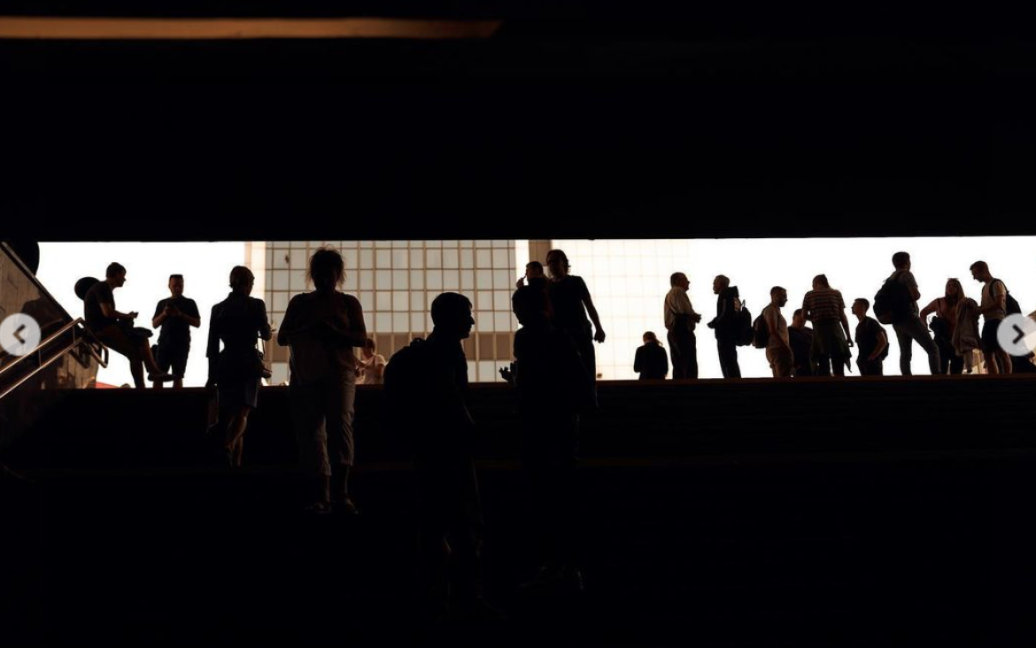 Як українці перечікували російську атаку по Києву у метро, зняли на фото / Фото: Костянтин і Влада Ліберови / © 