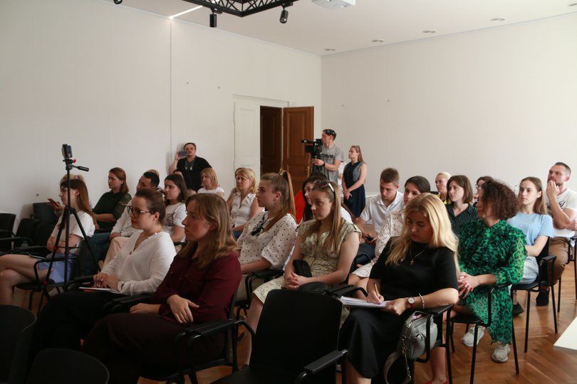 Слухачі лекції про сексуальну освіту в Львівській ОВА / © zaxid.net