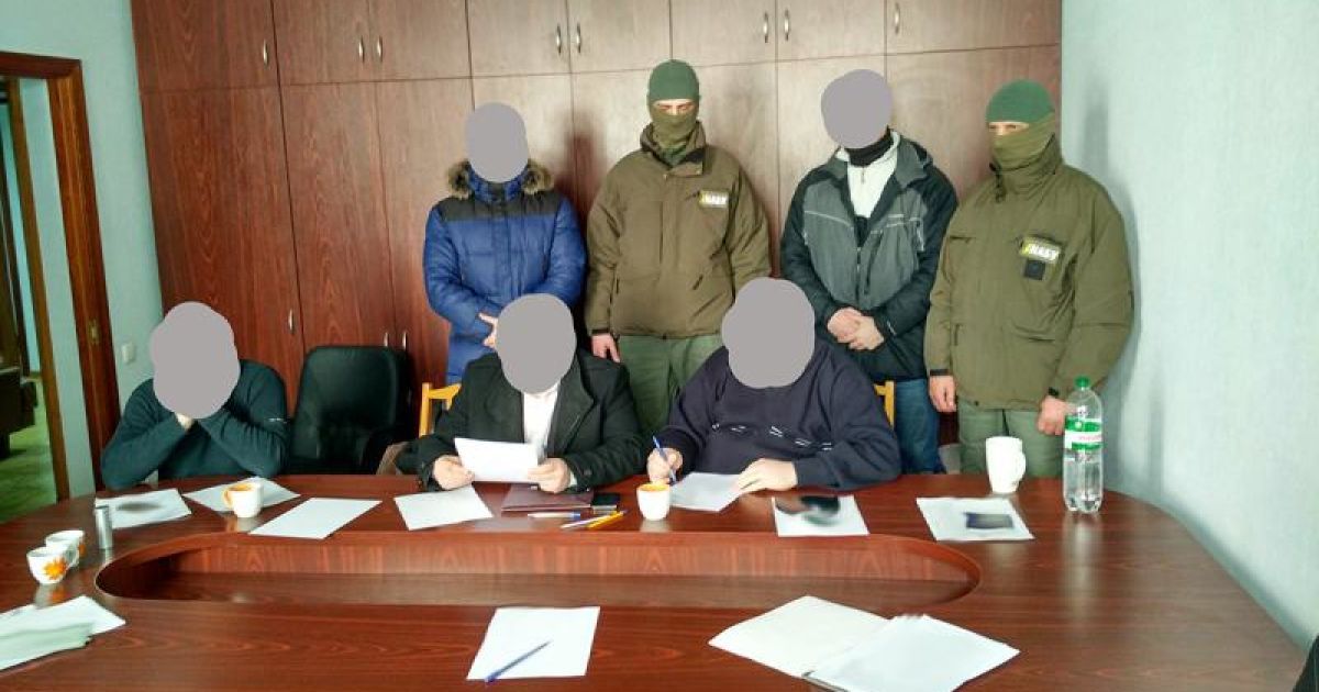 Чиновника задержали на рабочем месте / © Національне антикорупційне бюро України