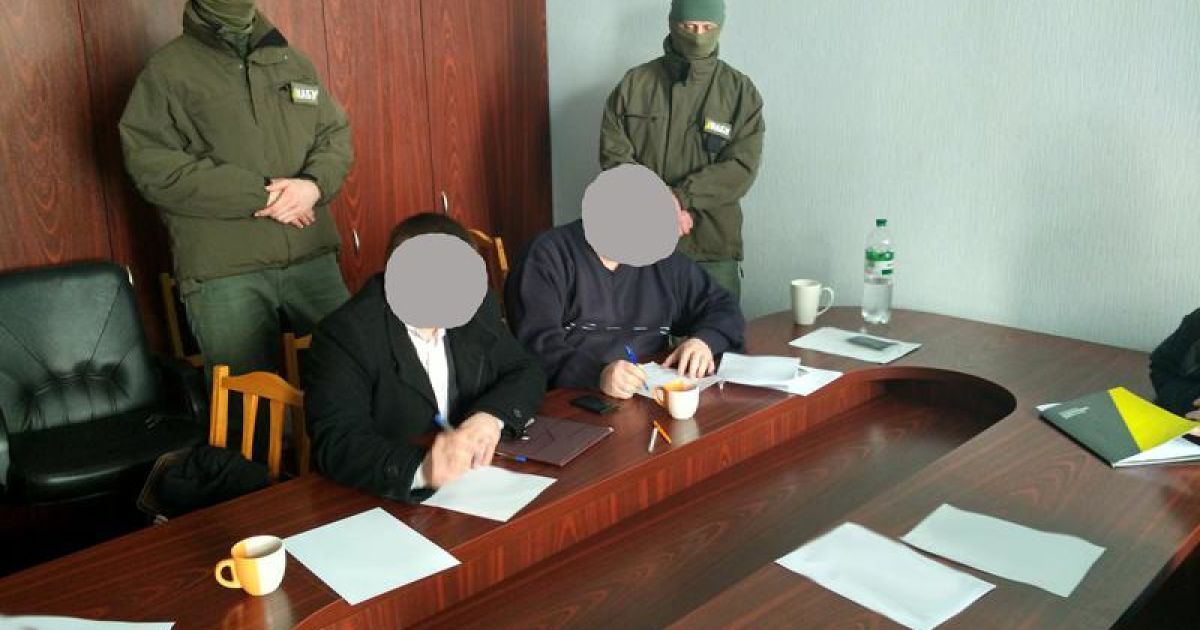 Чиновника задержали на рабочем месте / © Національне антикорупційне бюро України