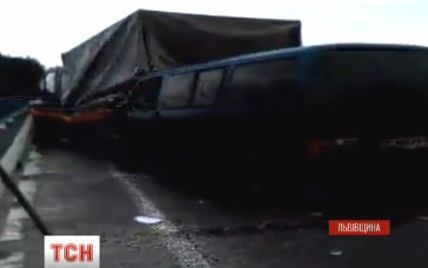Трое бойцов "Правого сектора" пострадали в аварии на Львовщине