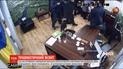 Брань, толкотня и двое пострадавших: чиновник устроил драку с гражданами, которые пришли на прием
