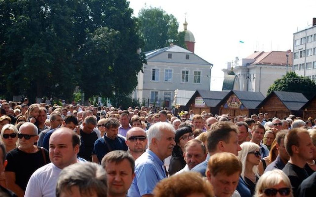 Во время церемонии прощания с Еремеевым в центре Луцка / © ТСН.ua