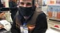 Немає руки і обох ніг: у супермаркеті Дніпра завжди усміхнений касир з інвалідністю полонив покупців