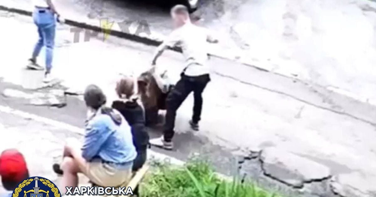 Кинув на землю та тягав за волосся: у Харкові покарали 16-річного хлопця, який жорстоко побив 14-річну дівчину