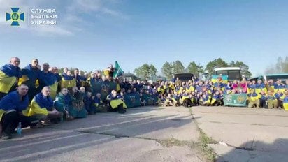 СБУ обнародовала эксклюзивные кадры обмена пленных накануне Пасхи
