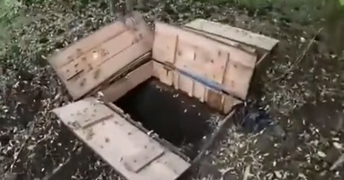 Загарбники замаскували вхід до окопу ящиком, скриншот з відео