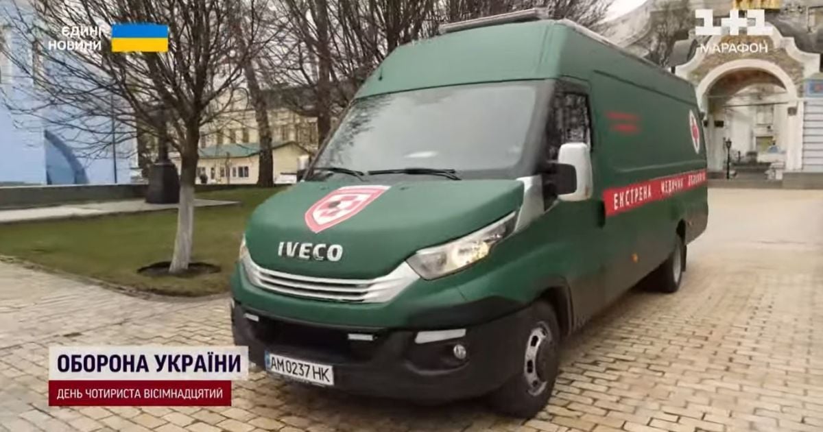 Родина, якій волонтери врятували новонародженого сина, віддячила збором коштів на нове авто: зворушлива історія