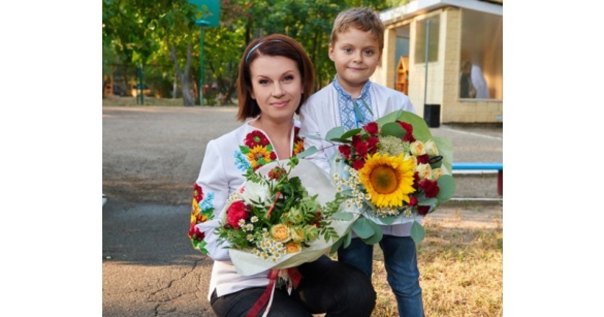 Алла Мазур рассказала о первых впечатлениях сына от школы / © пресс-служба канала "1+1"