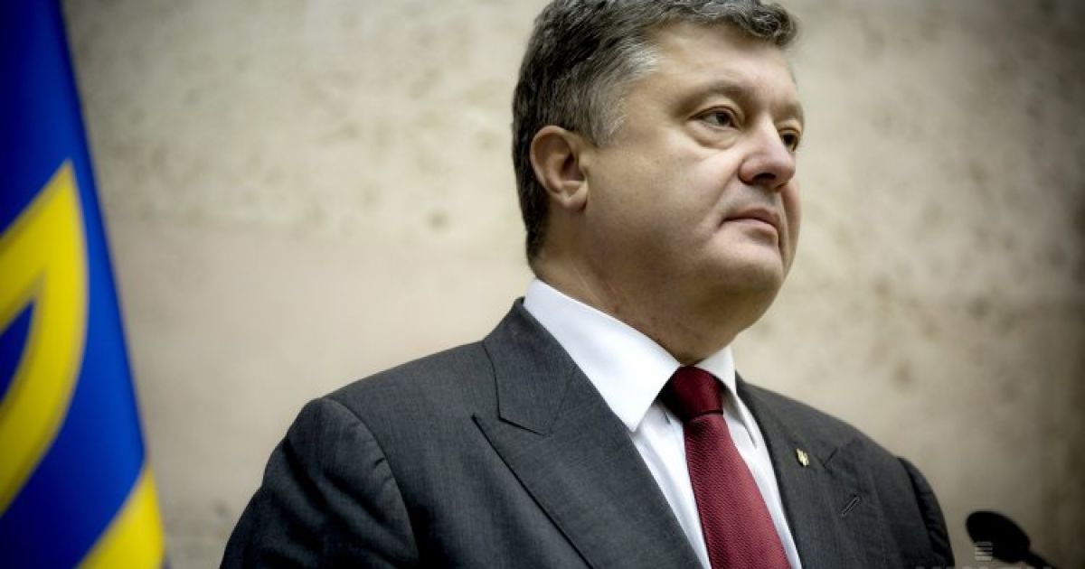 Порошенко відзначив трьох бійців АТО