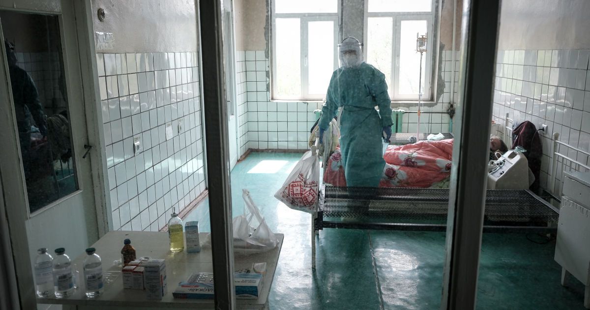 Знову новий рекорд: від коронавірусу за добу вперше померло понад 250 українців