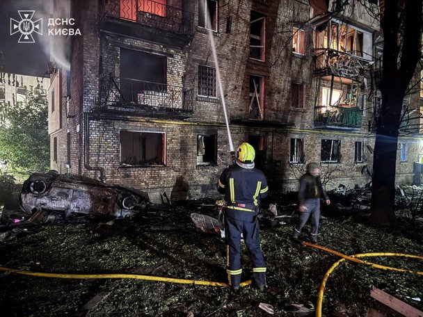 Загиблий, поранені, пожежі та руйнування: ворог завдав удару по Києву (фото), (відео)