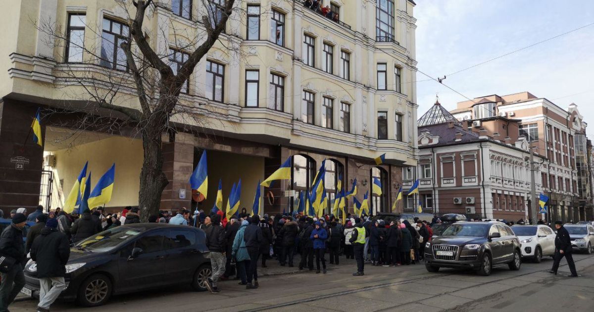 Заява групи "1+1 медіа" щодо штучно організованого мітингу під офісом компанії