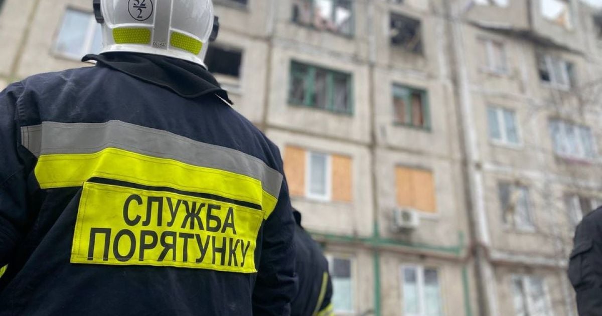 Ракетний удар по Києву: з-під завалів складу дістали загиблого