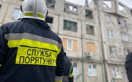 Ракетный удар по Киеву: из-под завала склада достали погибшего