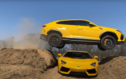 Скандальний блогер опублікував екстремальне відео, як перестрибує на Lamborghini Urus через Lamborghini Aventador