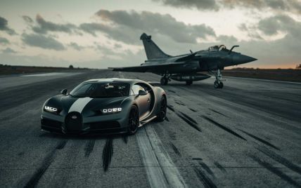 Более семи тысяч "лошадей" на двоих: уникальный гиперкар Bugatti устроил эпическую гонку с истребителем