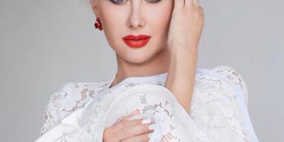 Чувственная Екатерина Бужинская в белоснежном наряде представила "королевские" духи