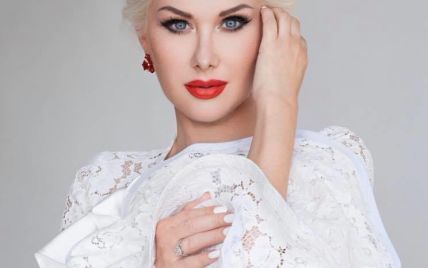 Чувственная Екатерина Бужинская в белоснежном наряде представила "королевские" духи