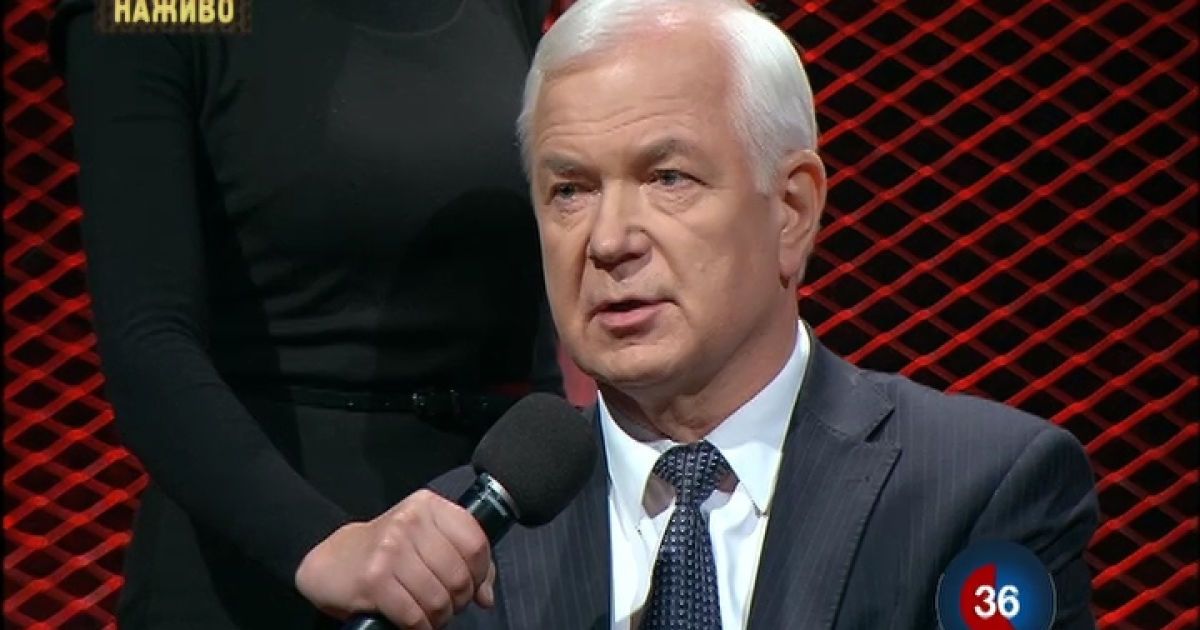 Маломуж уверен, что Украина сдает позиции в пользу интересов России и Запада.